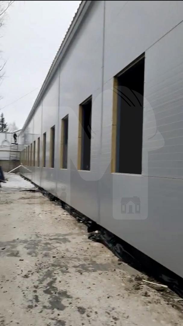 Пристрой 71м на 6 м г.Йошкар-Ола. Фермы , колонны из профильной трубы, обшивка сендвич .